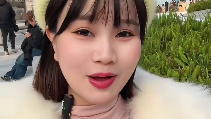 霸王茶姬10多块一杯的琥珀雪莓酪，真的很好喝！你们都去喝#霸王茶姬琥珀雪莓酪#霸王茶姬四川#霸王茶姬