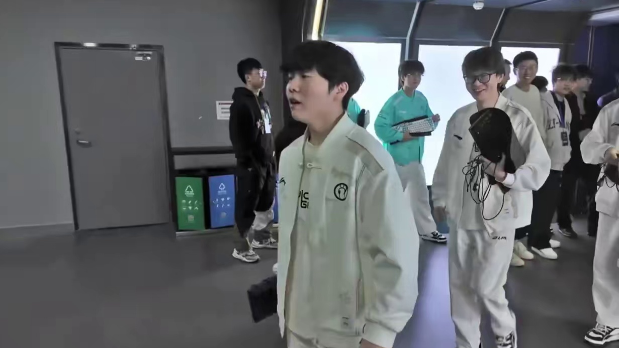 iG官宣Jwei加入！Jwei正式加入iG担任辅助位