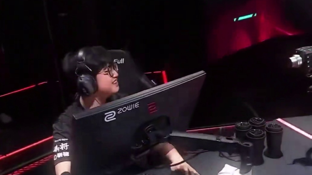 “九个人在碎石”
你抢过莲华古城A大吗？
#无畏契约电竞