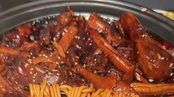 黑鸭煲，吃过的都说好