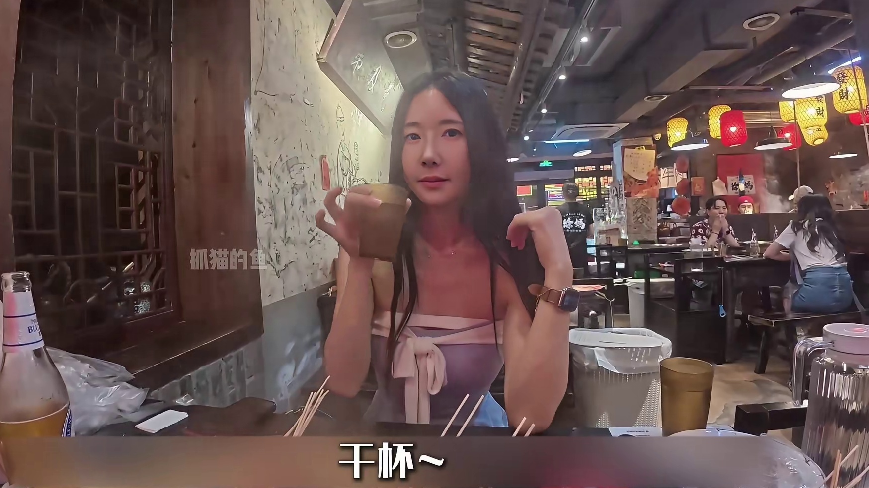 韩国电竞博主二刷上海吃美食。