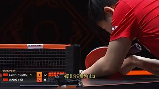 孫穎莎4-0輕取王藝迪，強(qiáng)勢躋身總決賽女單八強(qiáng)