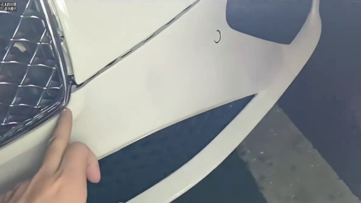 刚提的宾利就刮了#小小小酷哥 #宾利欧陆gt #搞笑 #组织1995 #名场面