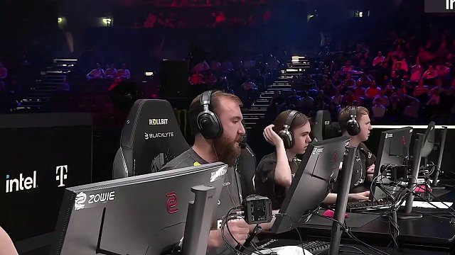 donk经济劣势下用手枪完成惊艳4杀翻盘