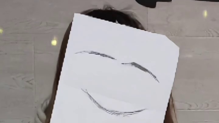 《当你的同事控制不了自己的表情时》