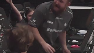 Spirit成功擊敗Falcons率先晉級(jí)！ #玩機(jī)器csgo#cs#csgo#donk#niko