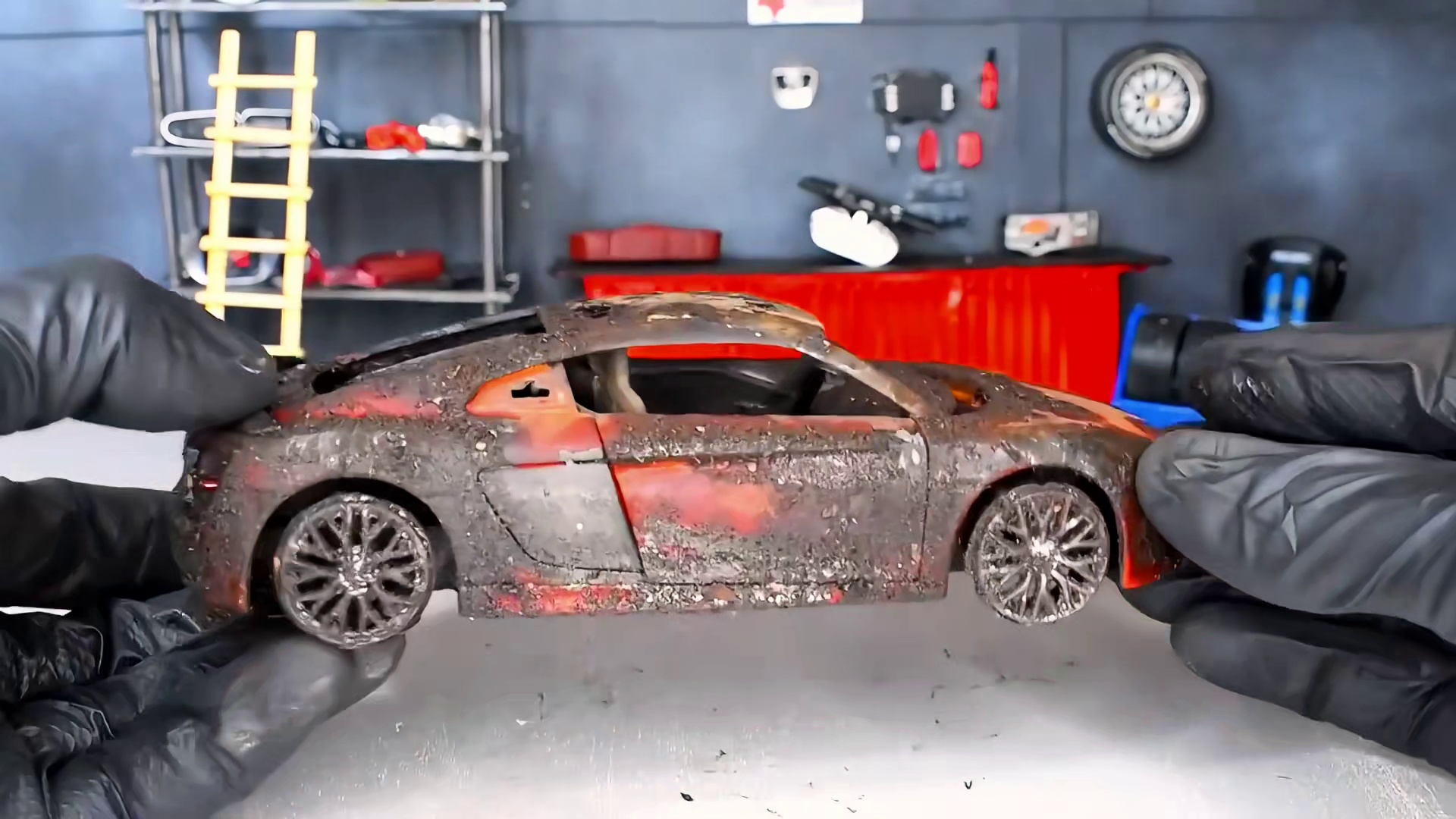 从角落锈铁到纯白神车！奥迪 R8 修复全程，治愈所有不开心