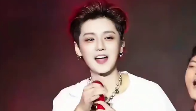 鹿晗被曝分手后的状态