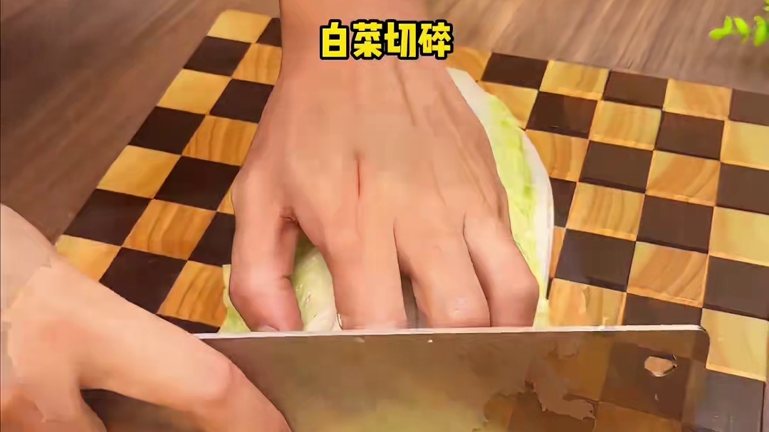 几个好汉下馆子吃饭，一人吃八十个饺子！真是饺子就酒越吃越有！