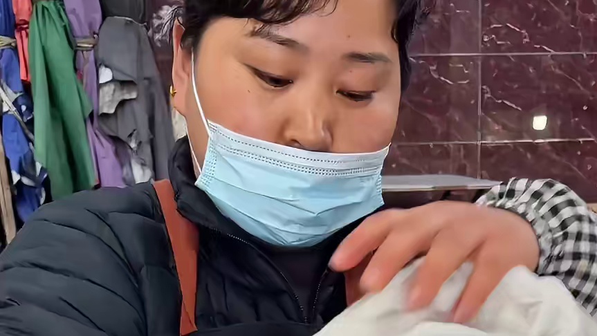 兴平校门口3元肉臊子夹馍！香迷糊了