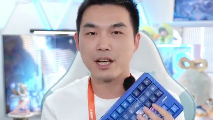 前行者 × 洛天依 歌行宇宙 X87s 至臻典藏版 即将「键」面
@前行者电脑硬件旗舰店 首发直播间