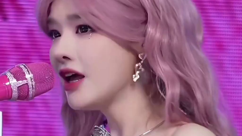 #宇宙无敌黄霄雲