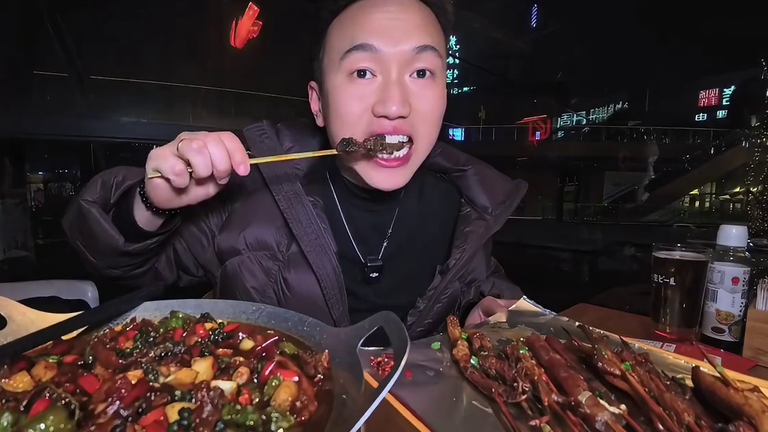 成都少部分人知道的烧烤店只在自己圈里流传今天终于被我发现了#烧烤 #美食 #美食分享 #美食推荐官 