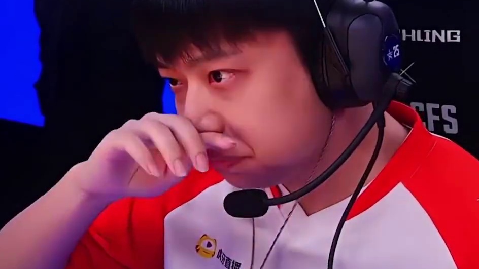 恭喜AG潜艇大比分拿下小孩哥，宠儿B包连续秀身法戏耍对手