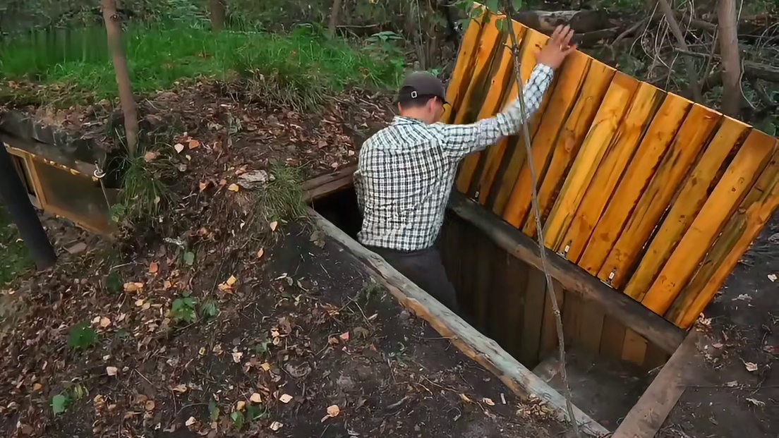 男人耗时半年搭建地下庇护所，体验了一次真正的户外建造 (3)