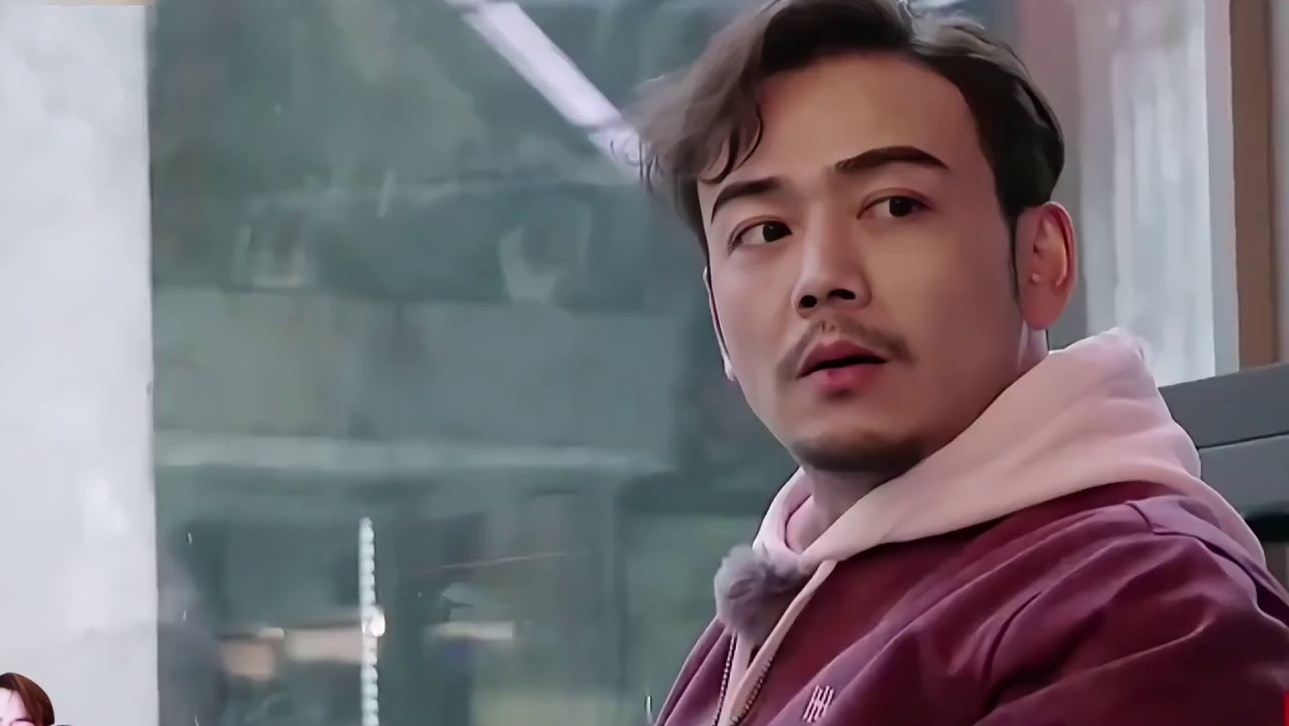 杨烁因为一碗面与妻子当众翻脸.