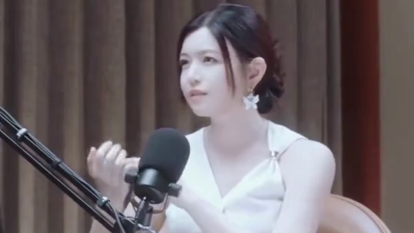 陈妍希有这家风传承天选岑妗不是她是谁！ 曾经初恋脸给她带来无限荣耀，后来小笼包给她带来无限诋毁！漂洋过海 ，从恋爱到结婚生子，从横店到北京，从北京到合肥，女孩子在婚姻中始终独自吞下太多！ ​​​