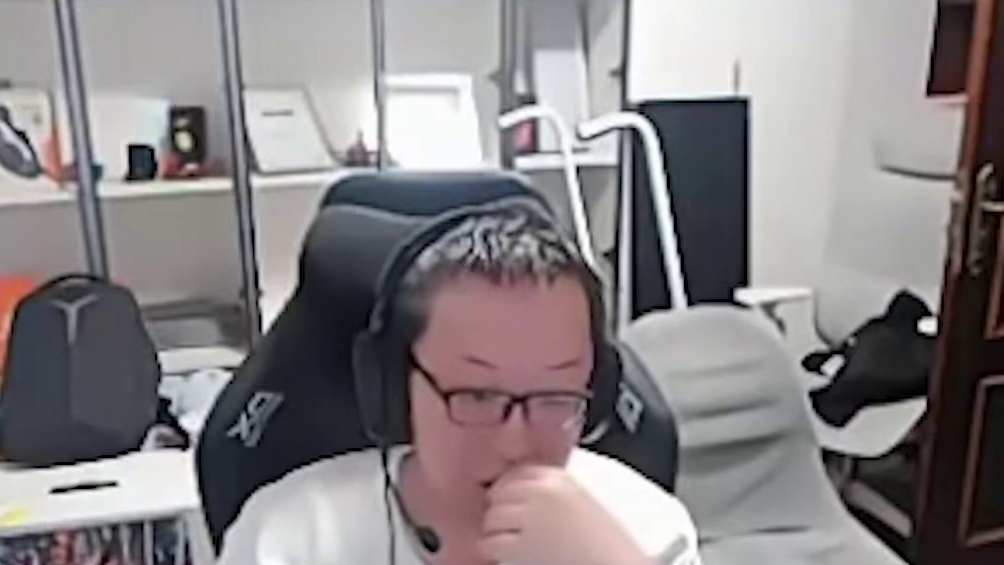 AG卫星终于醒悟了敢对枪了