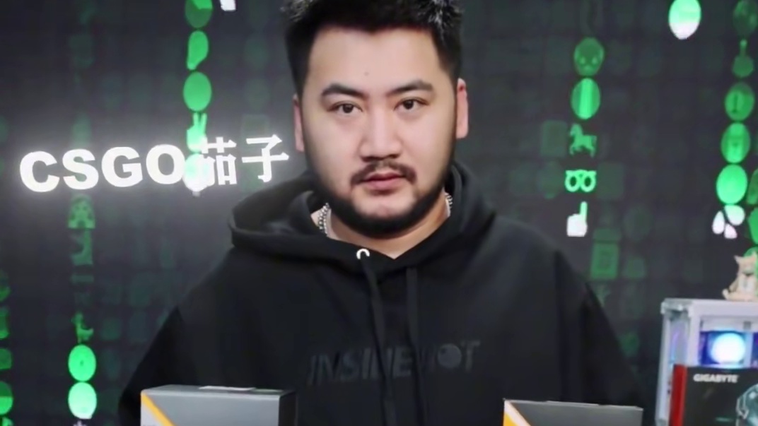 今晚八点 就在直播间 AMD7800X3D 9800X3D 统统给兄弟们roll了！#csgo茄子