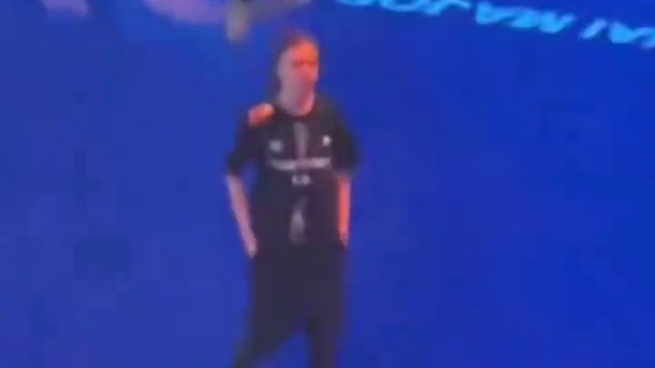 donk双手插兜前压纯享版！#ququ #cs2 #donk #布达佩斯MAJOR