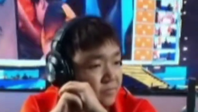 各大职业选手们看，AG3:2战胜菲律宾小孩队！恭喜AG晋级总决赛！小孩队第五图被AG打爆，全员心态爆