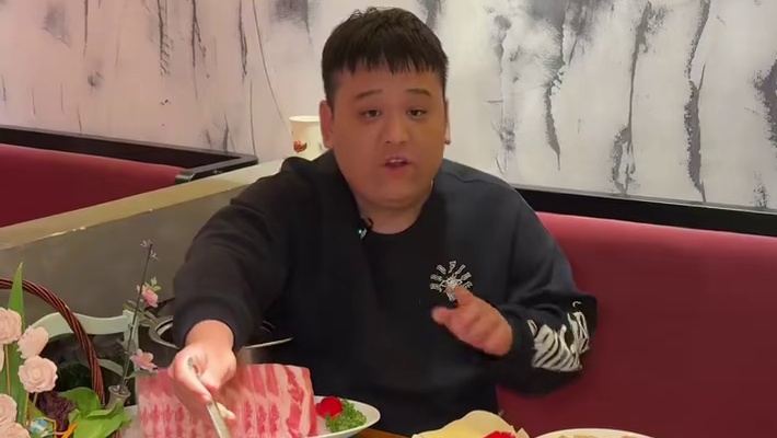 谢哥清油老火锅一周年，冲#小陈矩阵团#谢哥火锅#清油火锅