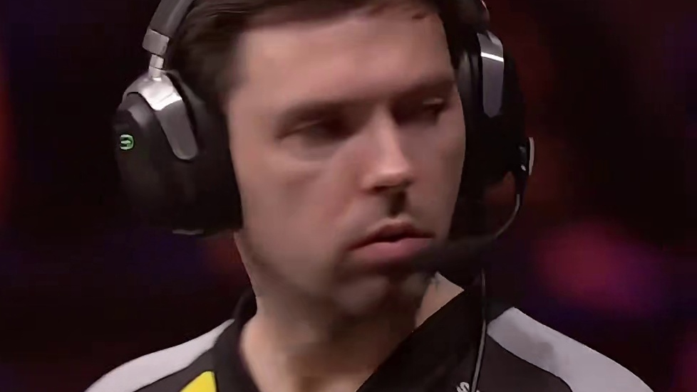 iM神级反应！瞬间甩枪定位VIP爆头！