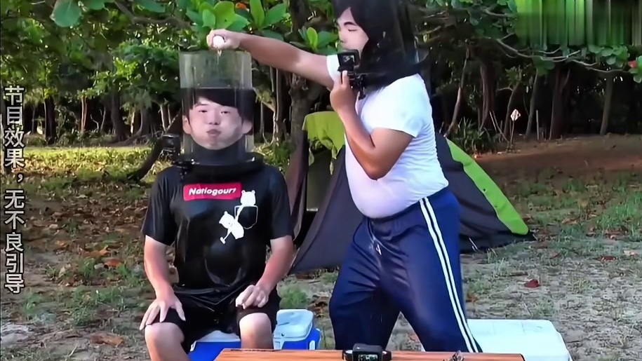 来看看卧龙凤雏如何挑战水里吃鸡蛋