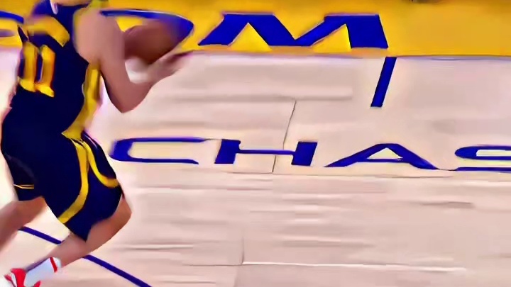 普尔无视库里直接投三分 库里怒摔牙套