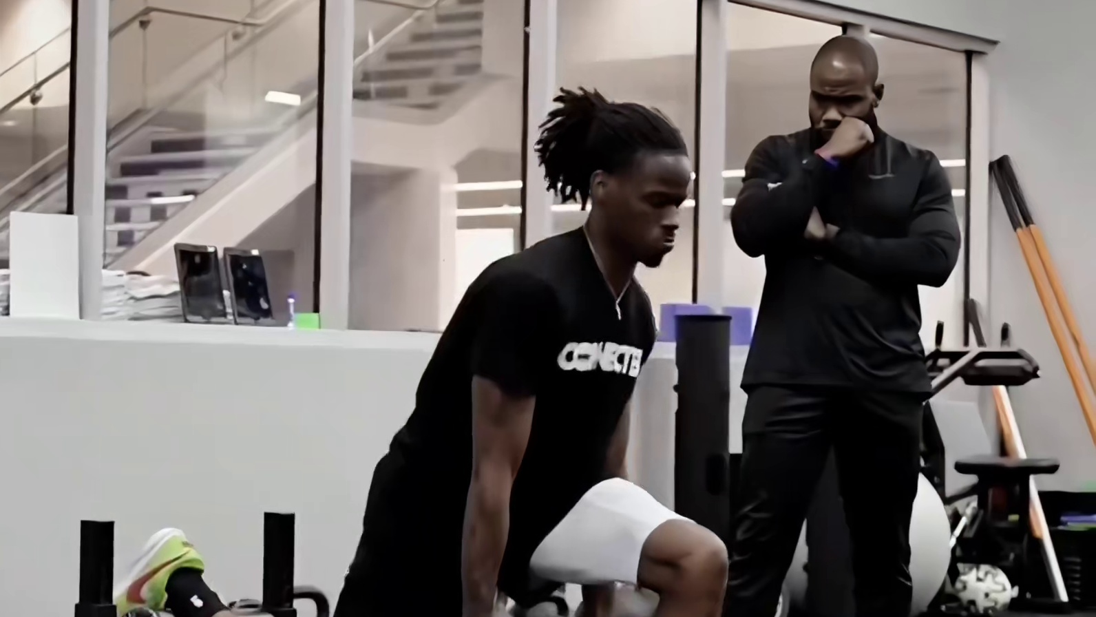 联盟重磅交易来袭，保罗前往湖人 赫伯特琼斯即将前往勇士