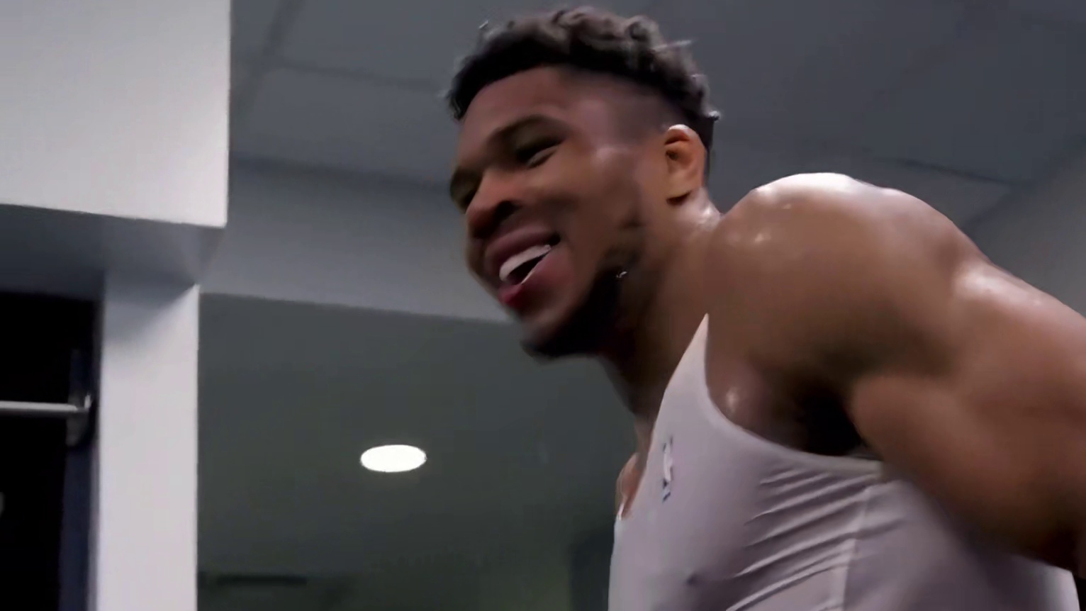 终于来了！字母哥正式表态只想前往马刺联手文班亚马