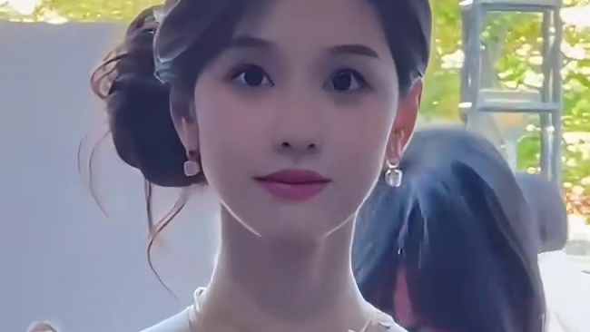 陈都灵在哭，却让人觉得好可爱