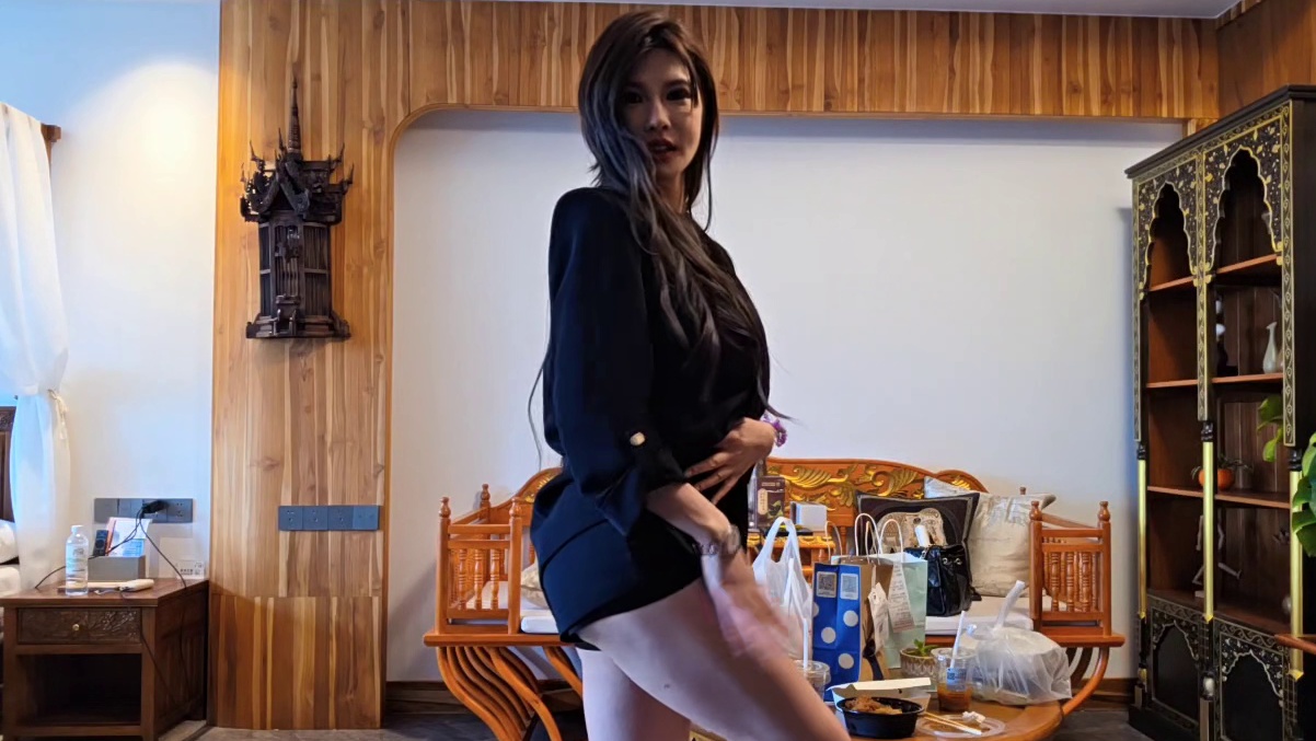 熊宝宝展示穿搭弹幕刷屏卧槽卧槽！