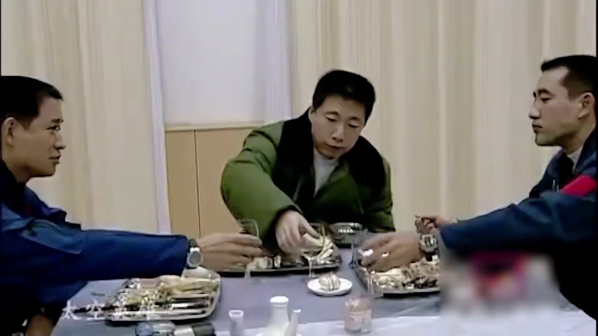 20年前，杨利伟上天前为何选择给自己倒酒？他的压力难以想象