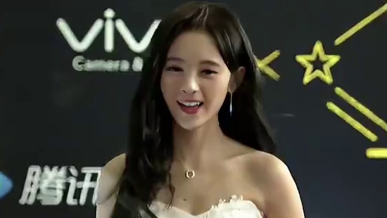 时隔九年鞠婧祎带着《来战》等作品，重回星光大赏