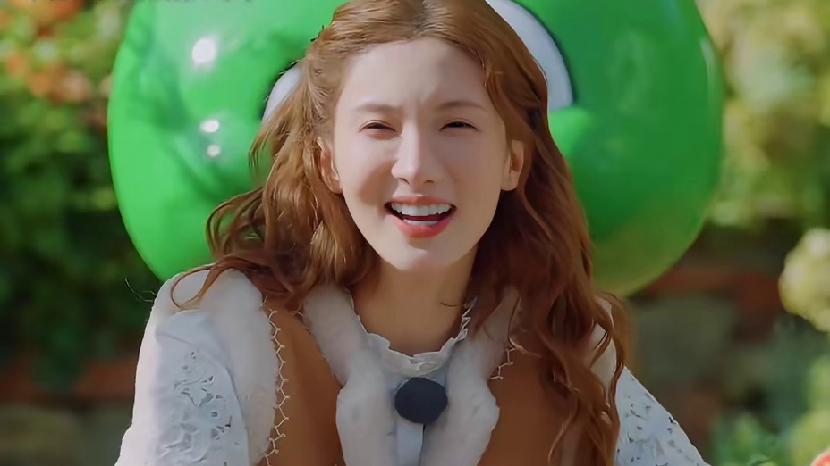 王安宇想游泳但没带泳裤，小胡：你可以裸泳！