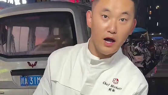 路边小摊炒面小宗师级颠锅炒面