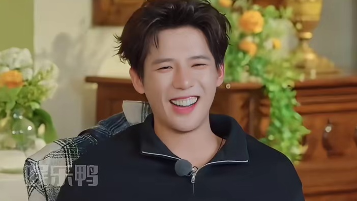 #陈伟霆 #范丞丞 两个人一脸正经的唱歌，结果全是笑料#现在就出发 #现在就出发3