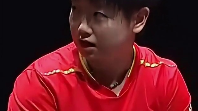 早日康复！孙颖莎脚踝受伤退赛，蒯曼晋级香港总决赛女单决赛