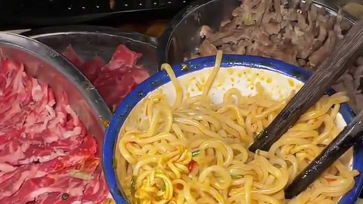 成都非遗牛肉水火锅人均几十吃到扶墙出 热门小助手