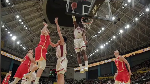 北京时间12月12日19:35，2025-2026赛季CBA常规赛揭幕战在浙江杭州举行，赛前举行了上