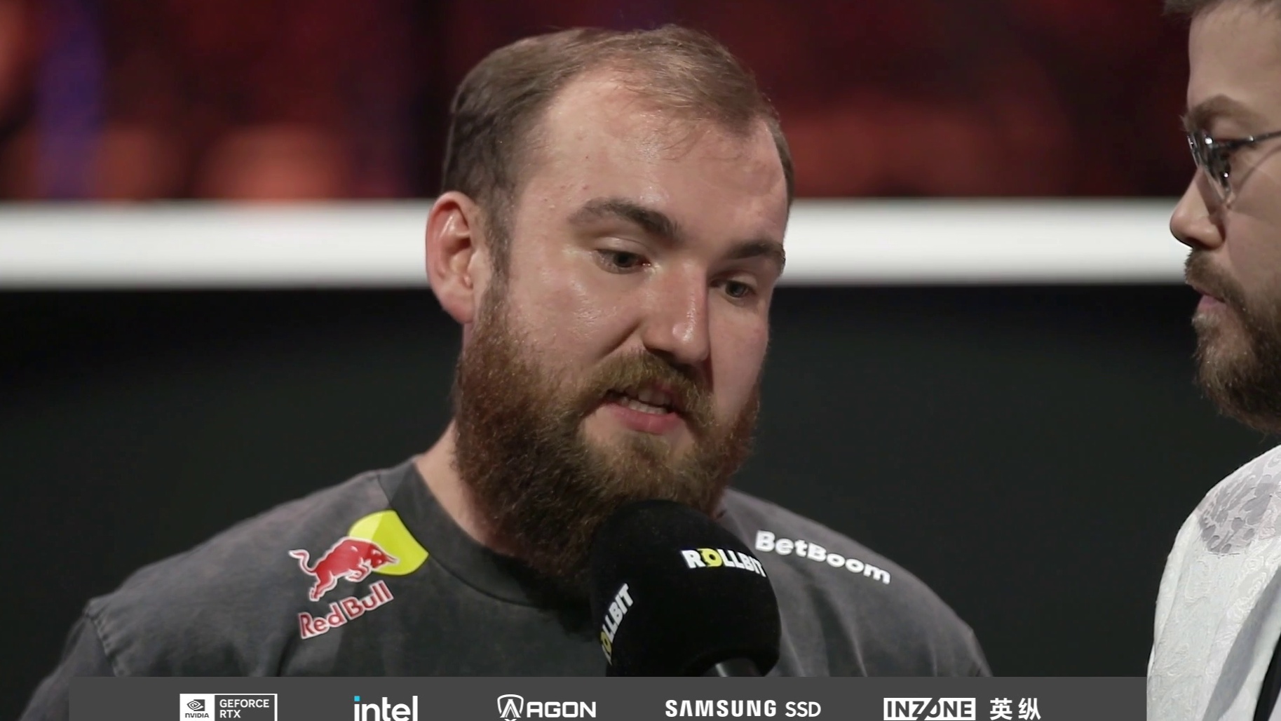 Spirit结束major之旅赛后采访和签名环节