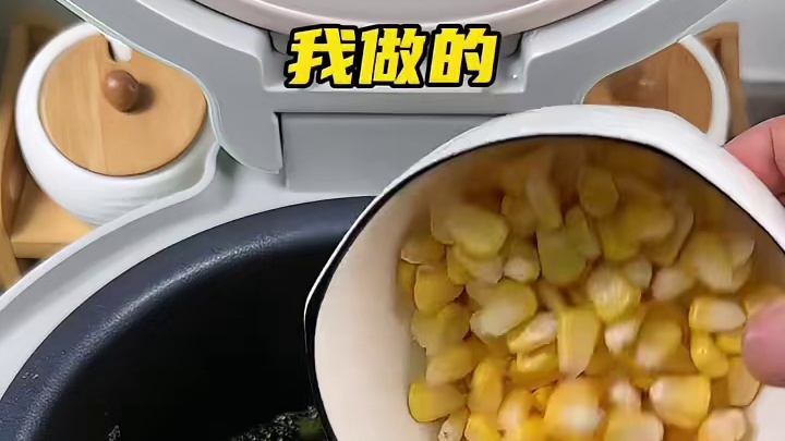 电饭锅腊味煲仔饭，会煮饭就能做的美食，有菜有肉又有饭，还有焦香的锅巴，也太适合我这种懒人啦