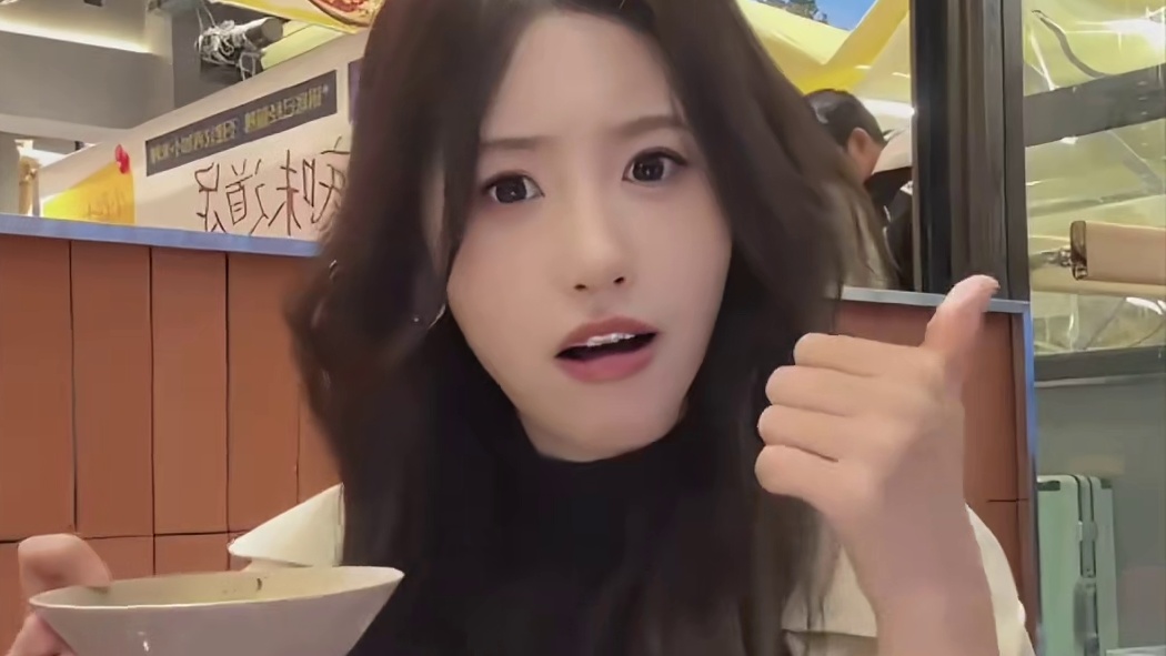 烟火小巷你要馋死我啊 这几位明星怎么都这么会吃，在屏幕外要被馋死了~