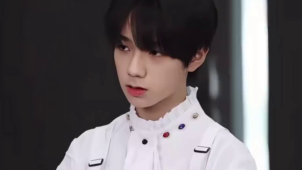 这确实憋不住，王橹杰演我当明星