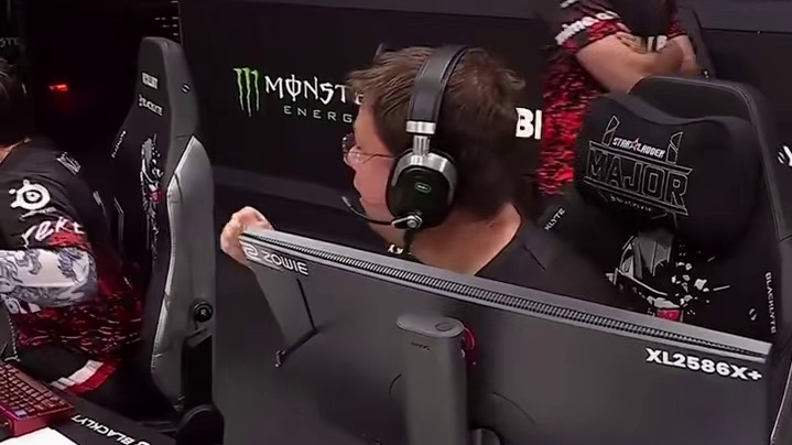 箱神世界级大狙包点一打三#csgo马西西 #csgo