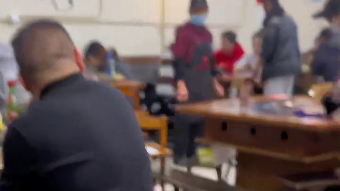 火锅街霸，坐到汽修店里吃！成都火锅必吃榜系列！