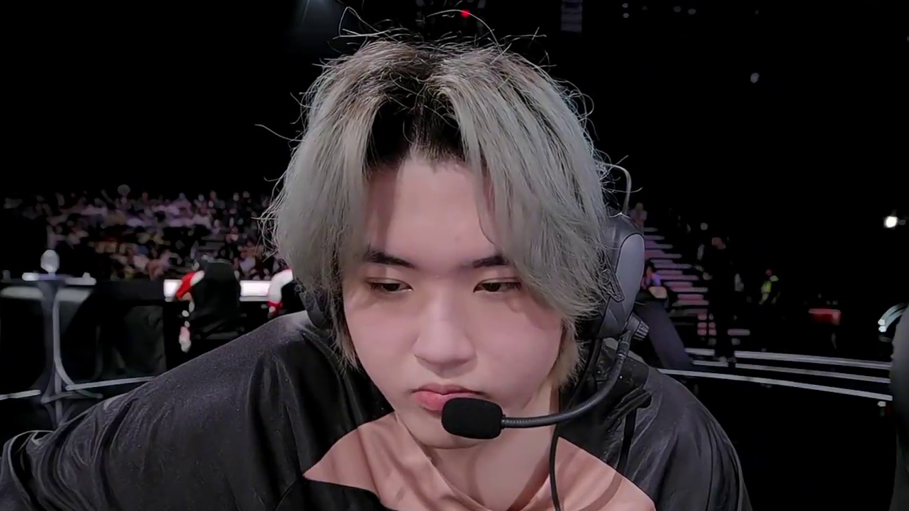 挑杯给到AG最大压力的竟是RNG，每一帧的研究王座上的人。 挑杯给到AG最大压力的竟是RNG，同样是