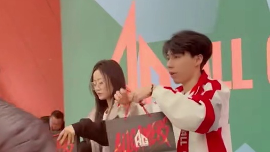 成都AG加油！！！ #CFS再次迎来中外大战#2025CFS世界总决赛#2025CFS敢赢电竞嘉年华