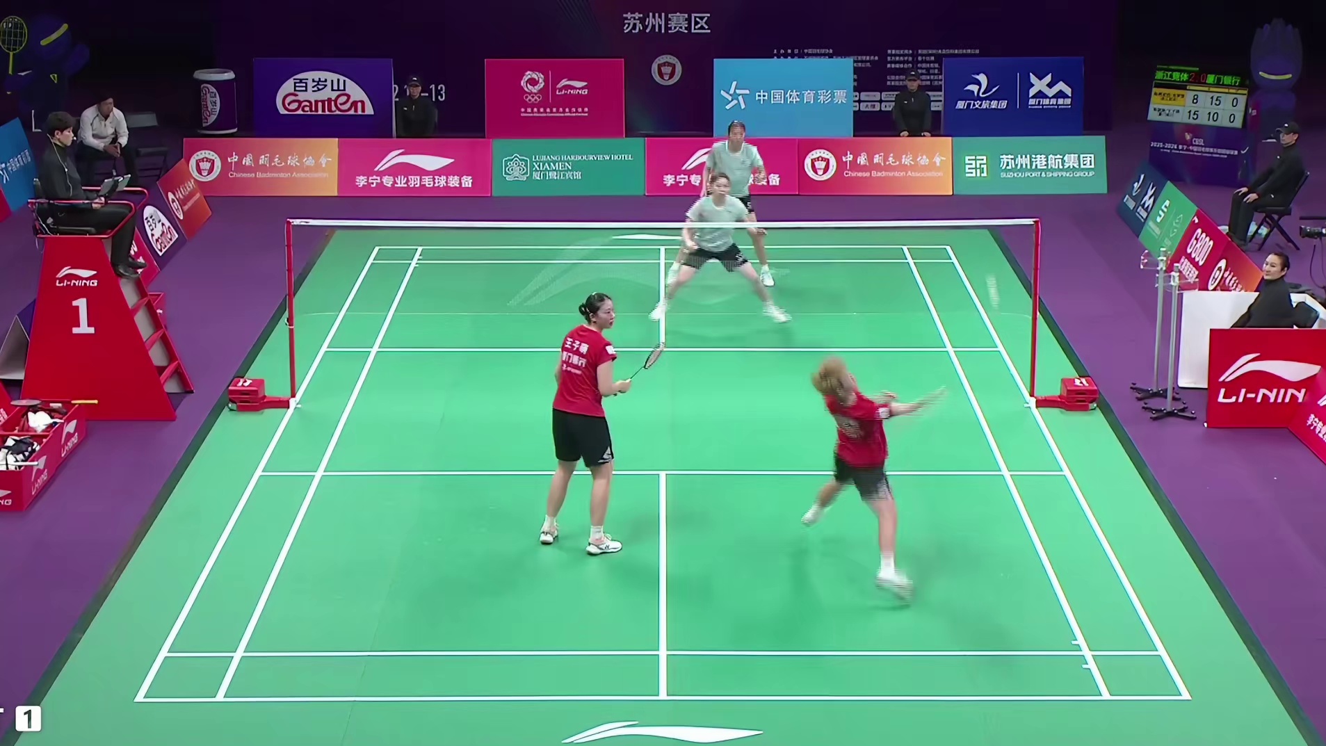 湉梦组合调整战术和加强进攻，逐渐将比分追平并反超，赢得了决胜局的胜利